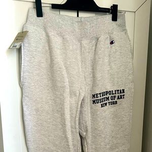 Met name in collegiate-style typeface Champion's Reverse Weave Fleece sweatpants